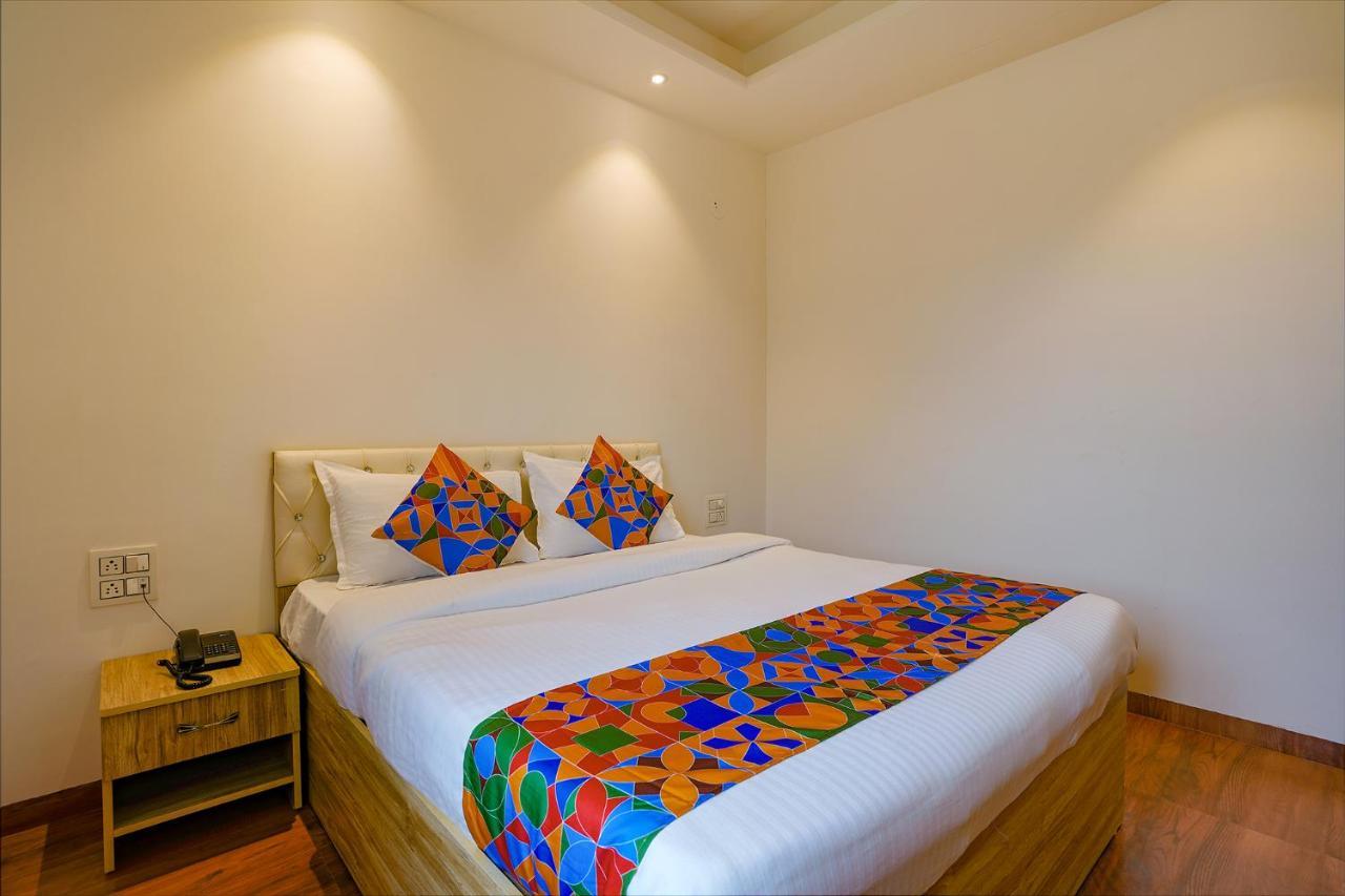 FabHotel Farmaish Garden Chinchvad Exterior foto