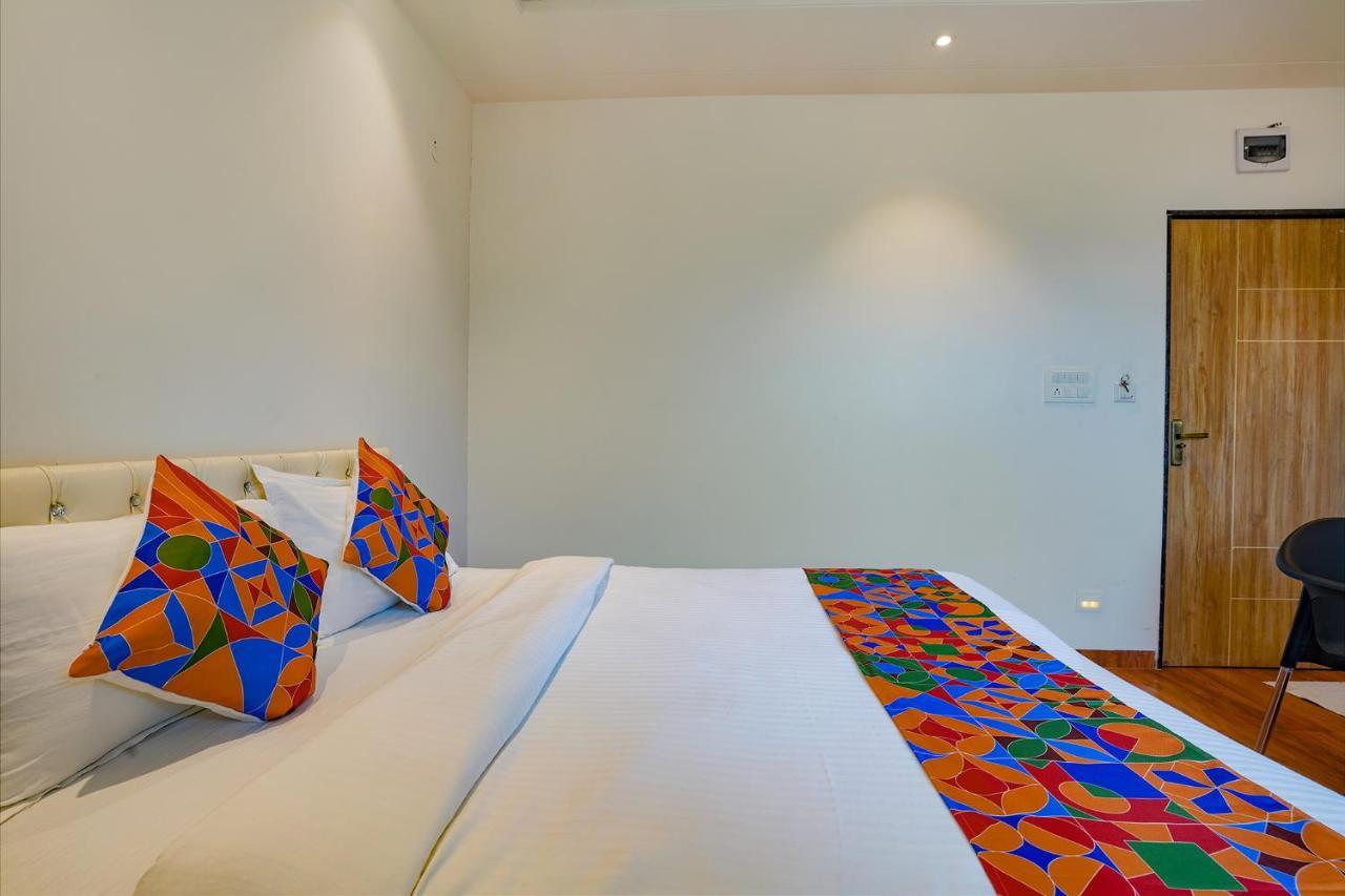FabHotel Farmaish Garden Chinchvad Exterior foto