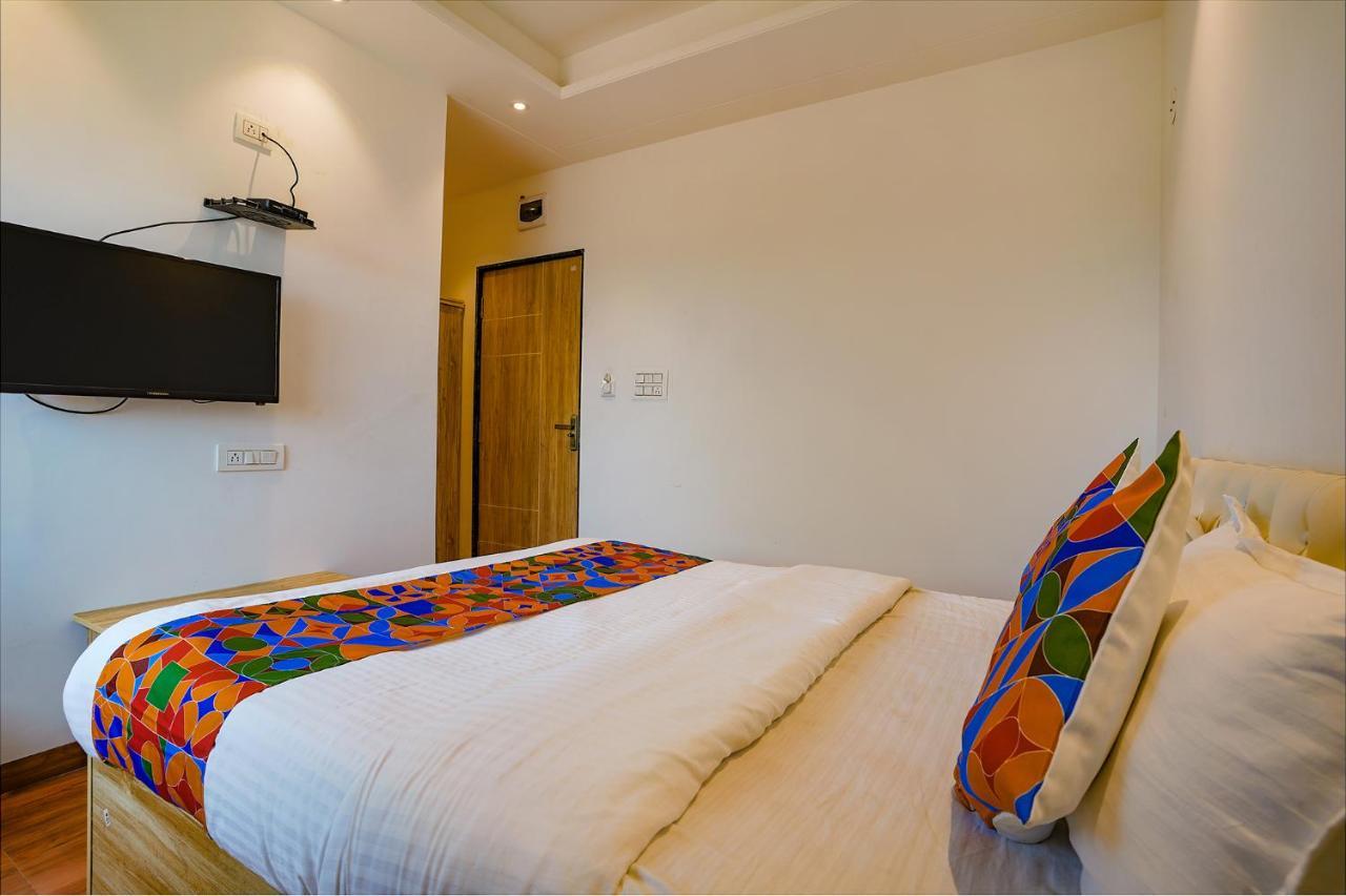 FabHotel Farmaish Garden Chinchvad Exterior foto
